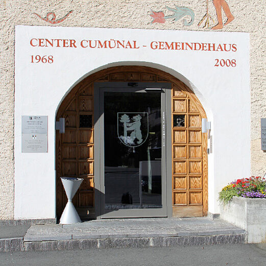 Gemeinde Zernez 2009 | Gemeindeverwaltung, Eingangstüre automatisch | Burtel Oprandi Zernez