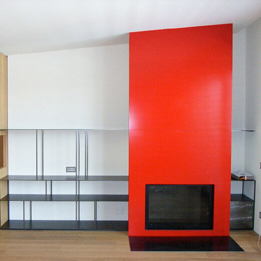 Wohnung Samedan | Chemineéverkleidung mit Büchergestell