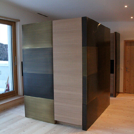 Wohnung Pontresina | Küche mit Messingblech brüniert