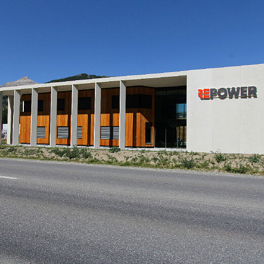 Gewerbebau Bever | Pfosten-Riegel Verglasung