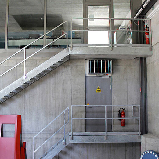 Zentrale Susch | Innentreppe mit Industriegeländer