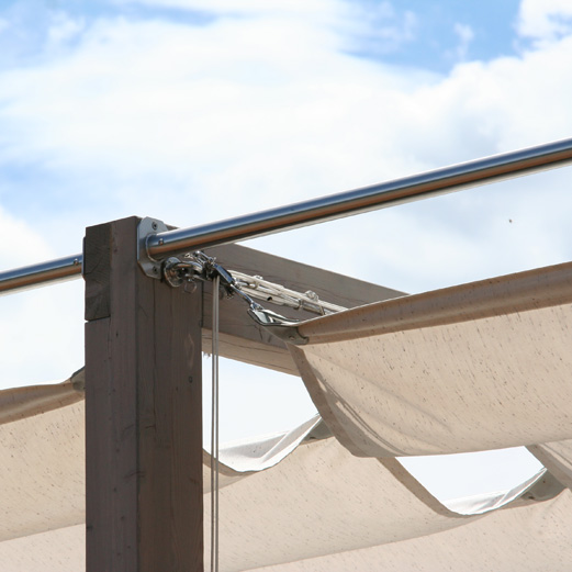 Hotel Ftan | Detail Beschattung mit Segeltuch