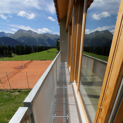 Hochalpines Institut Ftan 2011 | Geländer aus Streckmetall | Architekt M. Feuerstein Scuol