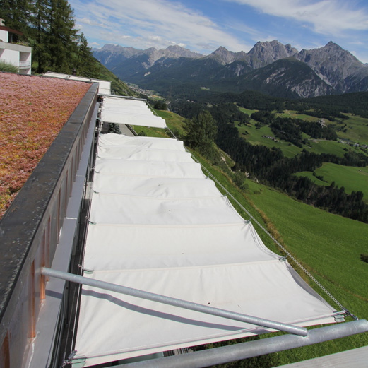 Hotel Ftan | Beschattung mit Segeltuch